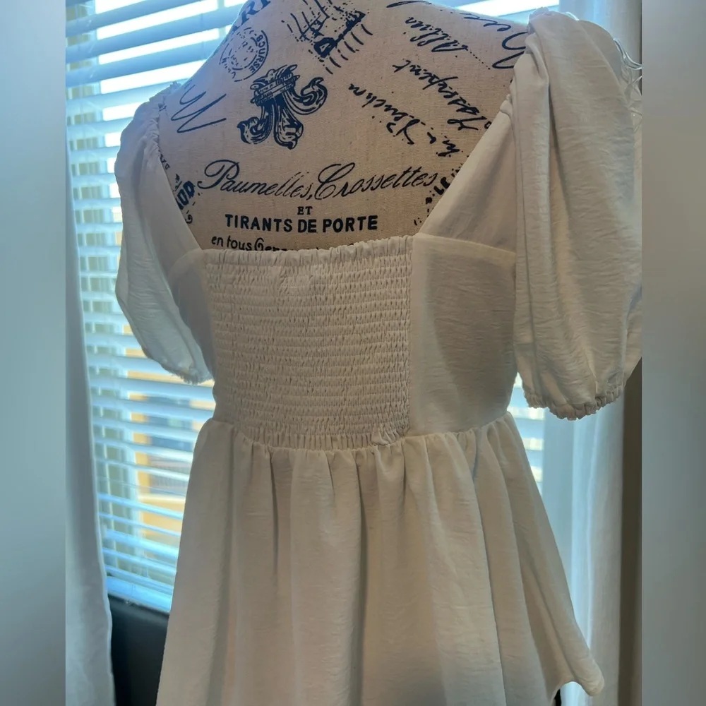 White blouse - Picture 5 of 6